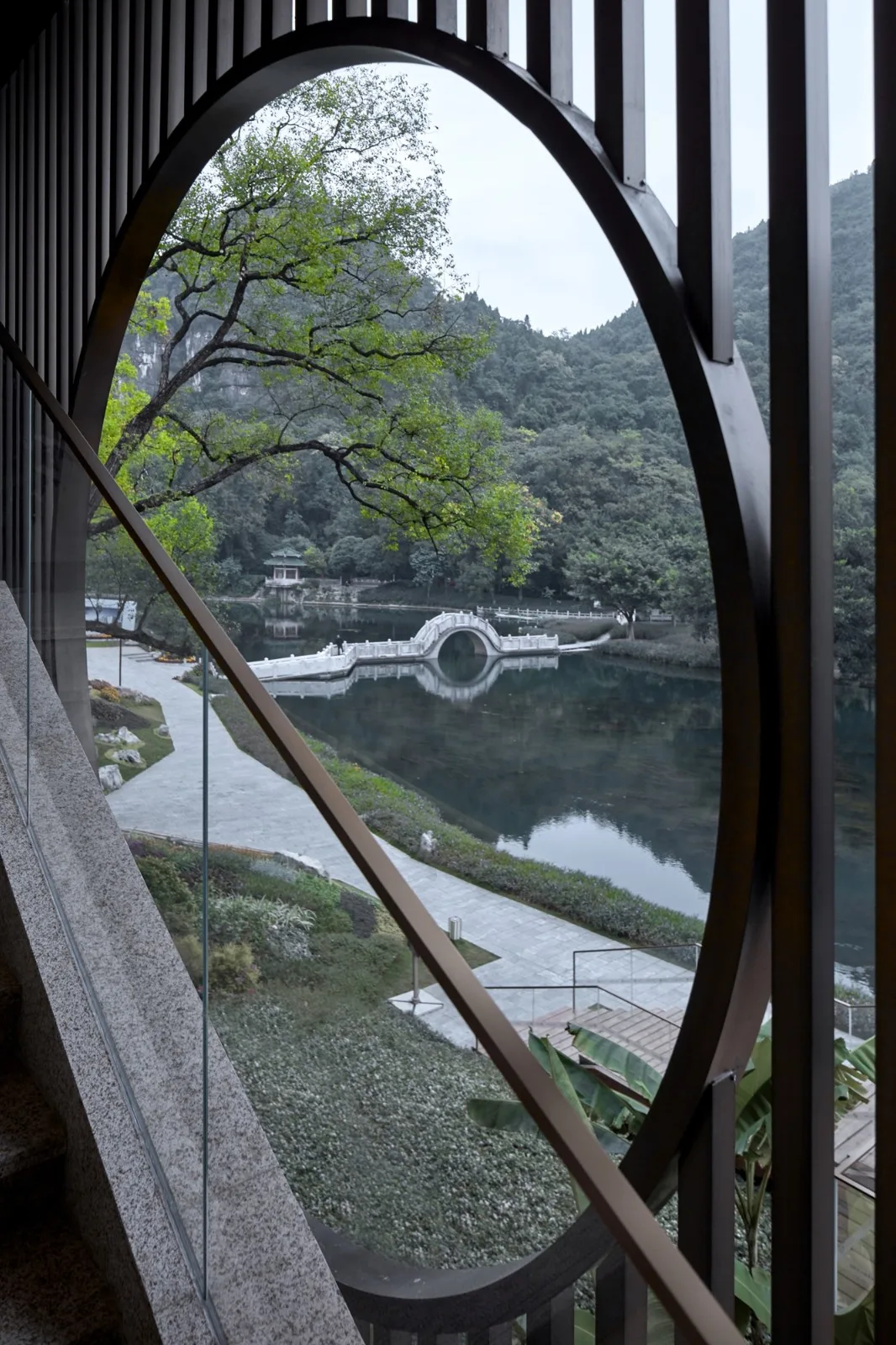 BIM Architecture | Creating 'Negative Space' between Mountains and Rivers - Tashan Guild Hall/UA You'an Design for Lijiang Cultural Tourism Resort