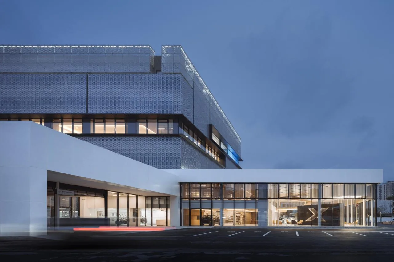 BIM Architecture | Chengdu BMW Experience Center/Zhu Haibo Architectural Design Firm