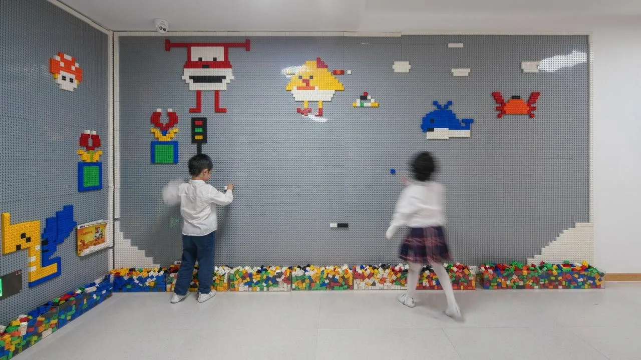 BIM Architecture | Haikou Mountain High School Kindergarten: How to conquer children with a kindergarten located under a high-speed railway station/DIKA's new work