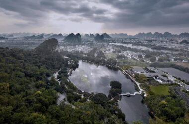 BIM Architecture: Designing 'Negative Space' Between Mountains and Rivers at Tashan Guild Hall for Lijiang Cultural Tourism Resort-BIM WORLD
