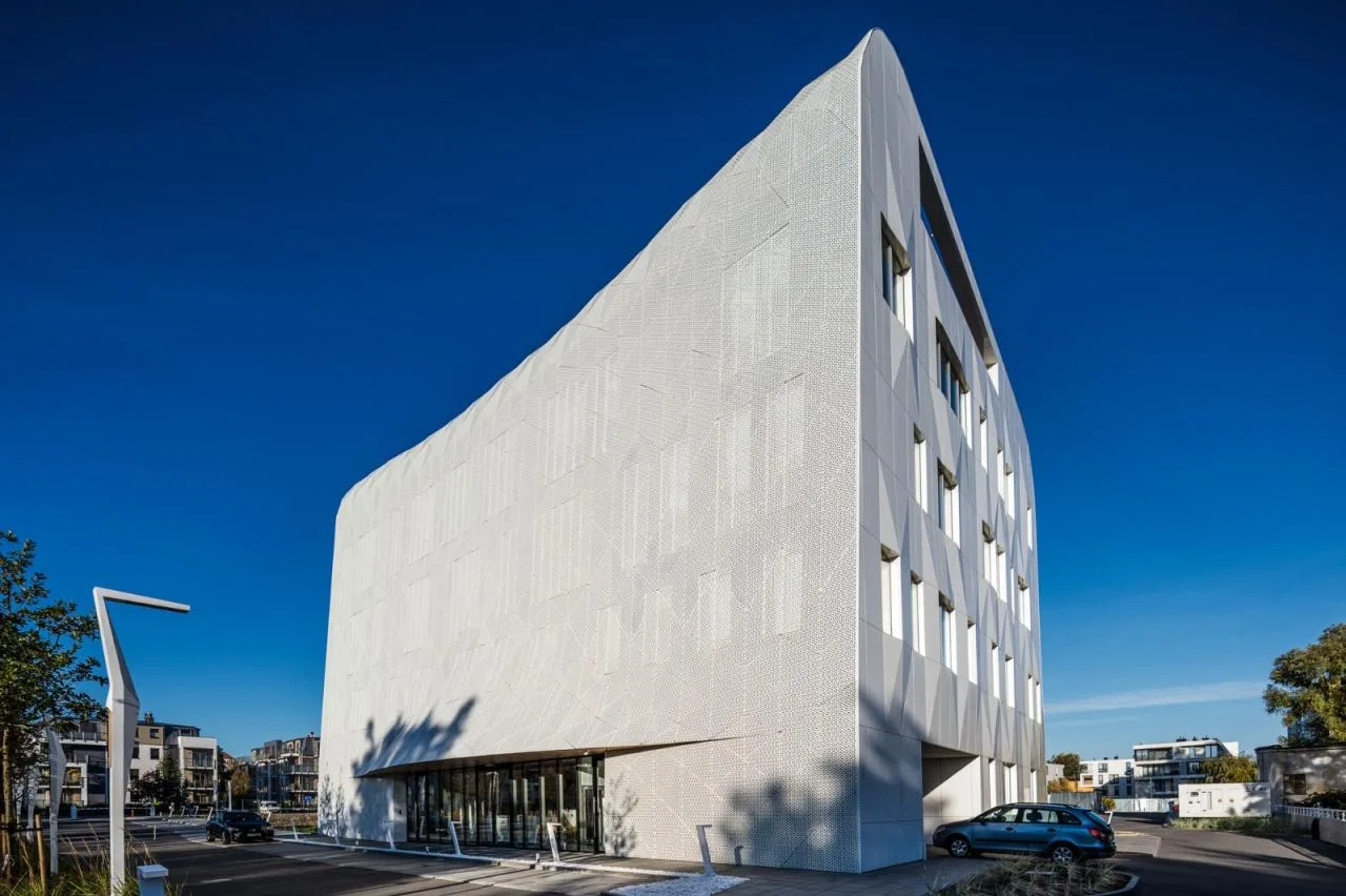 BIM Architecture | The 'Wave' of Healing Towns, Medical Research Center/FAAB