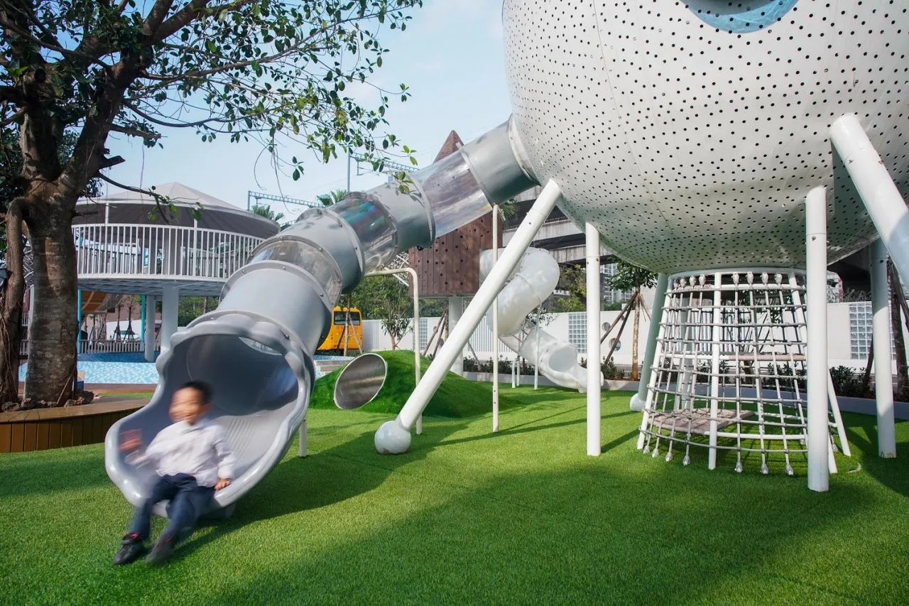BIM Architecture | Haikou Mountain High School Kindergarten: How to conquer children with a kindergarten located under a high-speed railway station/DIKA's new work