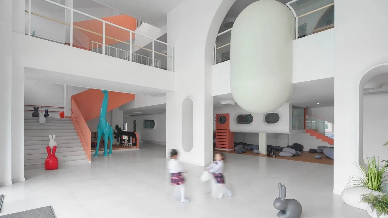 BIM Architecture | Haikou Mountain High School Kindergarten: How to conquer children with a kindergarten located under a high-speed railway station/DIKA's new work