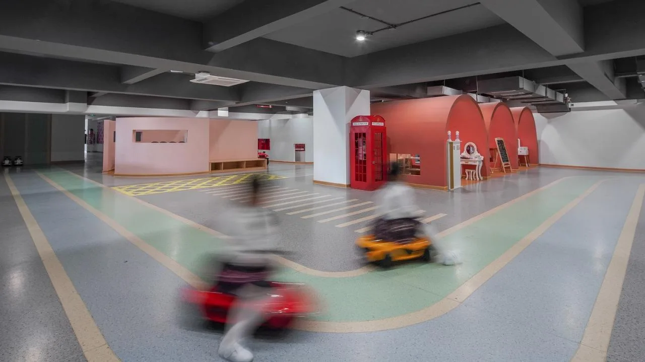 BIM Architecture | Haikou Mountain High School Kindergarten: How to conquer children with a kindergarten located under a high-speed railway station/DIKA's new work