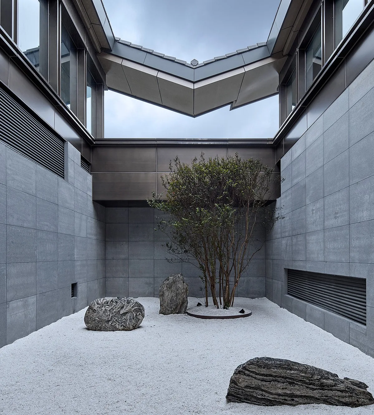BIM Architecture | Creating 'Negative Space' between Mountains and Rivers - Tashan Guild Hall/UA You'an Design for Lijiang Cultural Tourism Resort