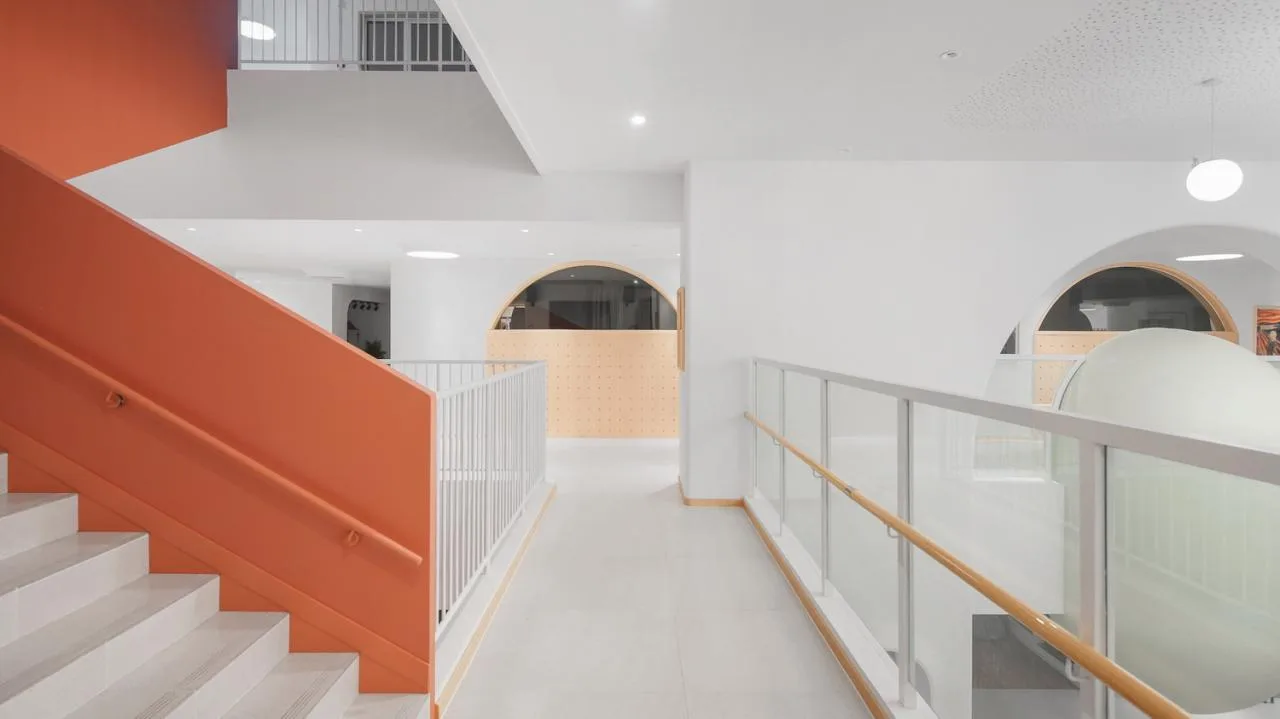 BIM Architecture | Haikou Mountain High School Kindergarten: How to conquer children with a kindergarten located under a high-speed railway station/DIKA's new work