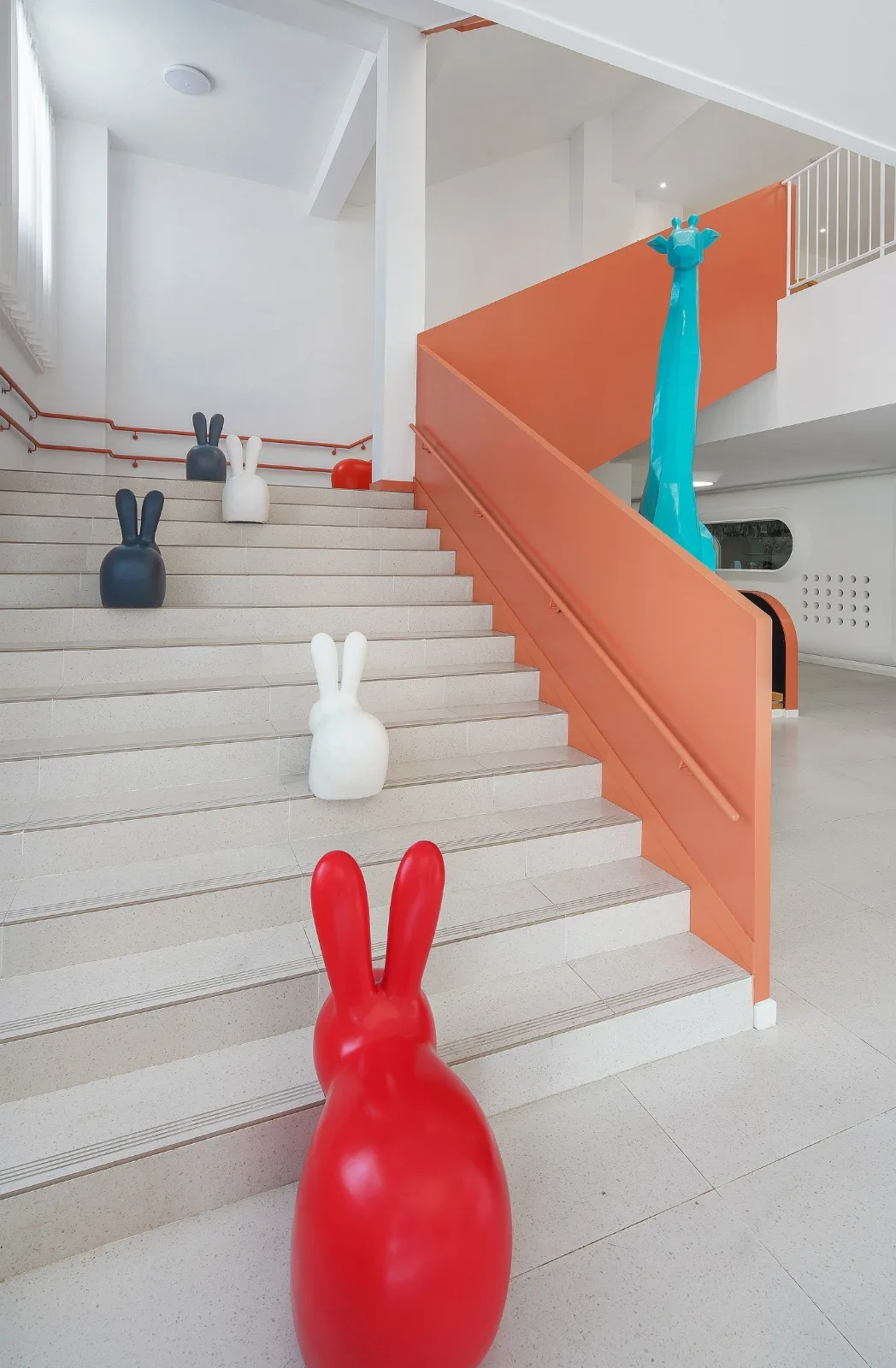 BIM Architecture | Haikou Mountain High School Kindergarten: How to conquer children with a kindergarten located under a high-speed railway station/DIKA's new work