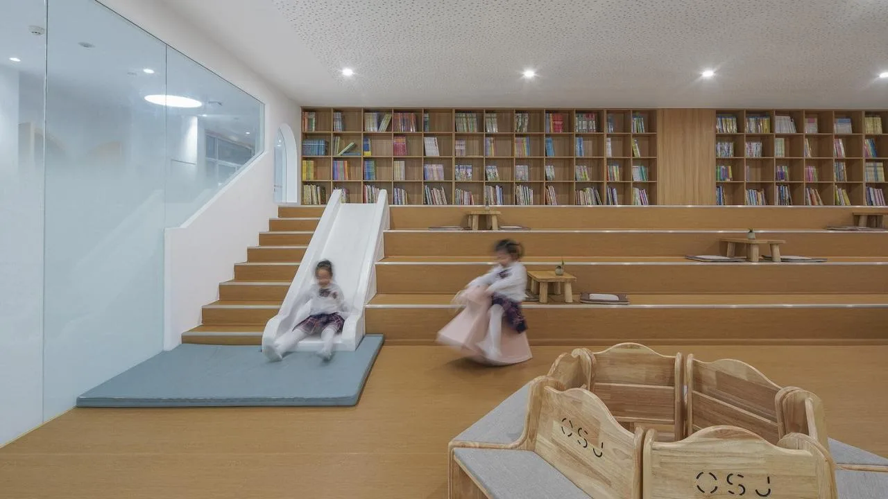 BIM Architecture | Haikou Mountain High School Kindergarten: How to conquer children with a kindergarten located under a high-speed railway station/DIKA's new work