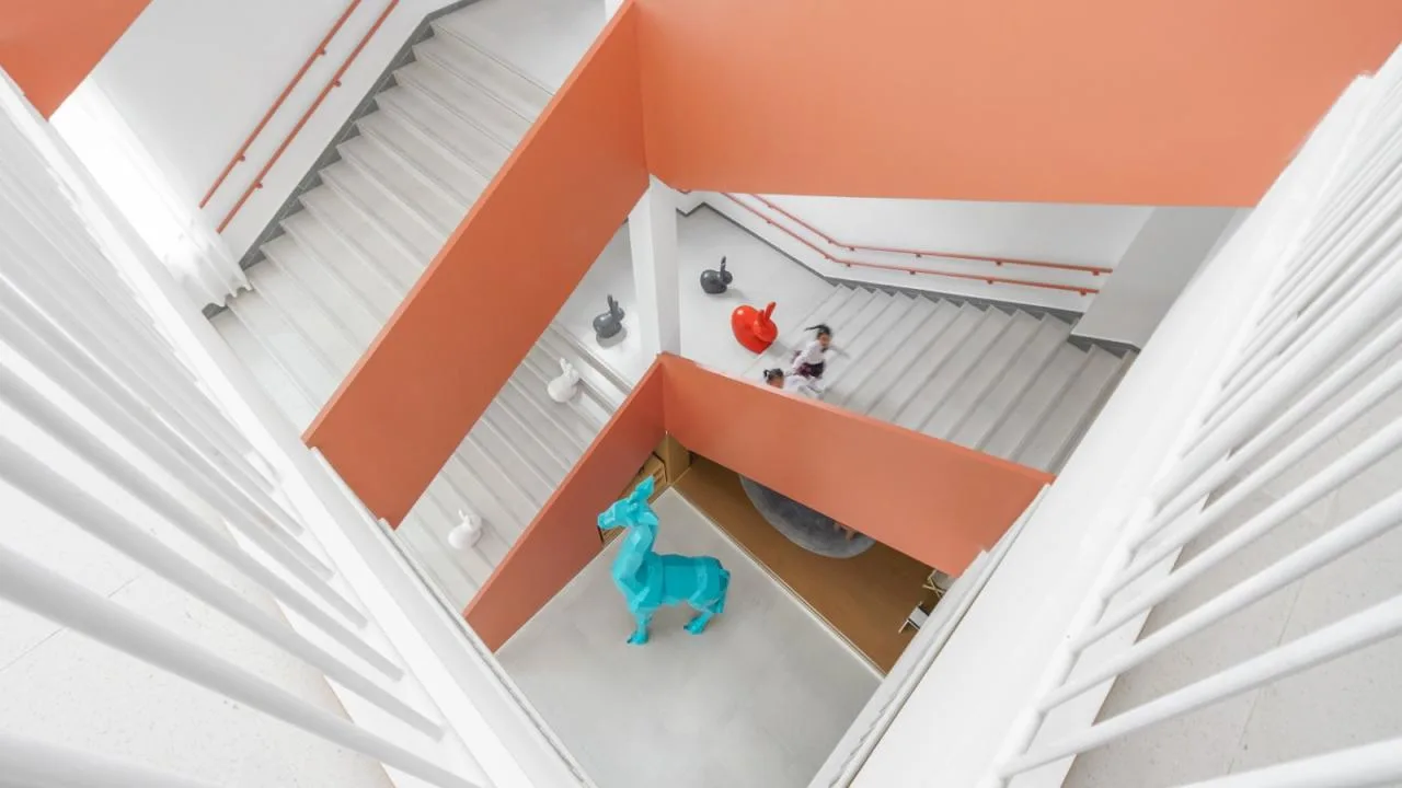 BIM Architecture | Haikou Mountain High School Kindergarten: How to conquer children with a kindergarten located under a high-speed railway station/DIKA's new work