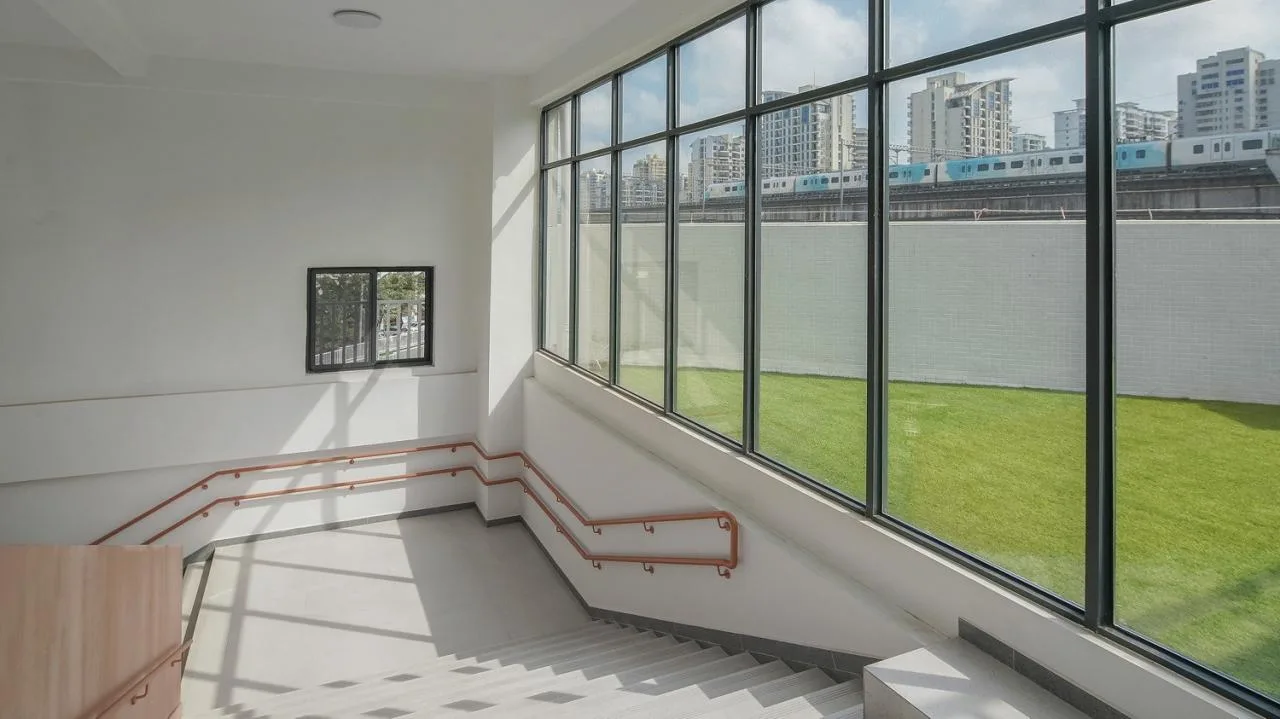 BIM Architecture | Haikou Mountain High School Kindergarten: How to conquer children with a kindergarten located under a high-speed railway station/DIKA's new work