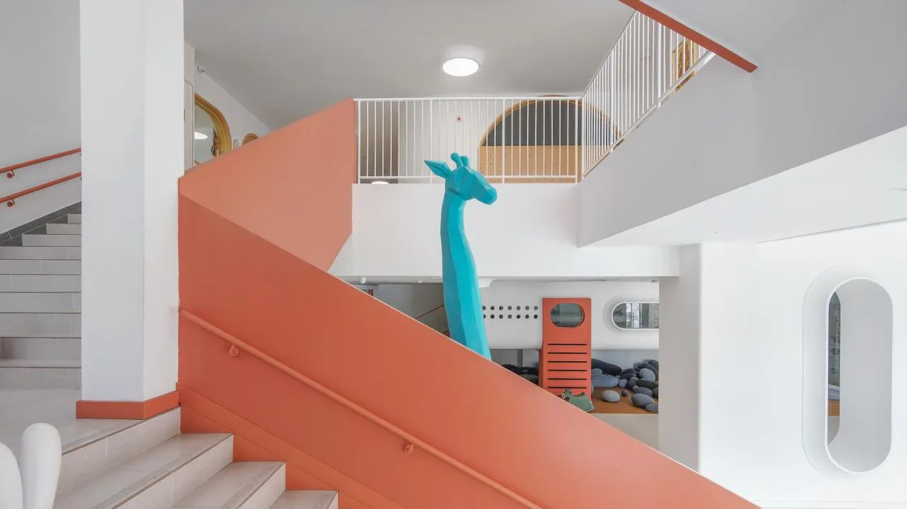 BIM Architecture | Haikou Mountain High School Kindergarten: How to conquer children with a kindergarten located under a high-speed railway station/DIKA's new work