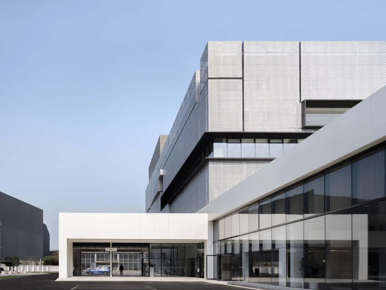 BIM Architecture | Chengdu BMW Experience Center/Zhu Haibo Architectural Design Firm