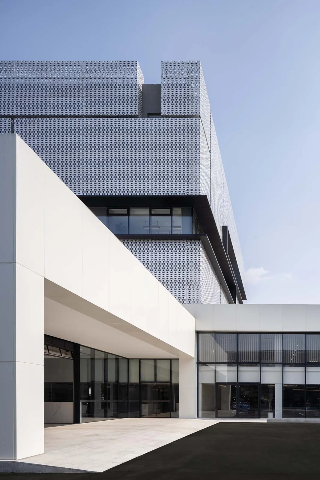 BIM Architecture | Chengdu BMW Experience Center/Zhu Haibo Architectural Design Firm
