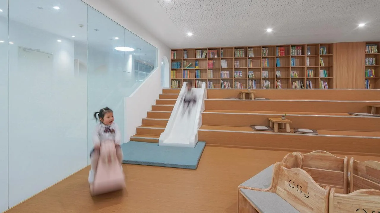 BIM Architecture | Haikou Mountain High School Kindergarten: How to conquer children with a kindergarten located under a high-speed railway station/DIKA's new work