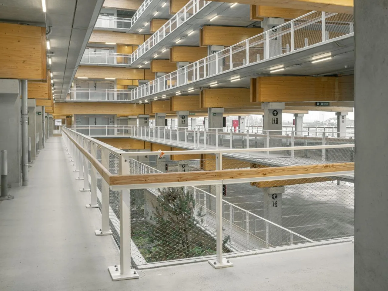 BIM architecture | Park+Ride new model, private transportation+public transportation/HUB