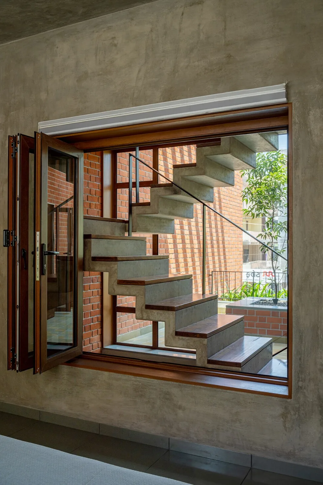 BIM Architecture | Floating Courtyard Residence/TRAANSPACE