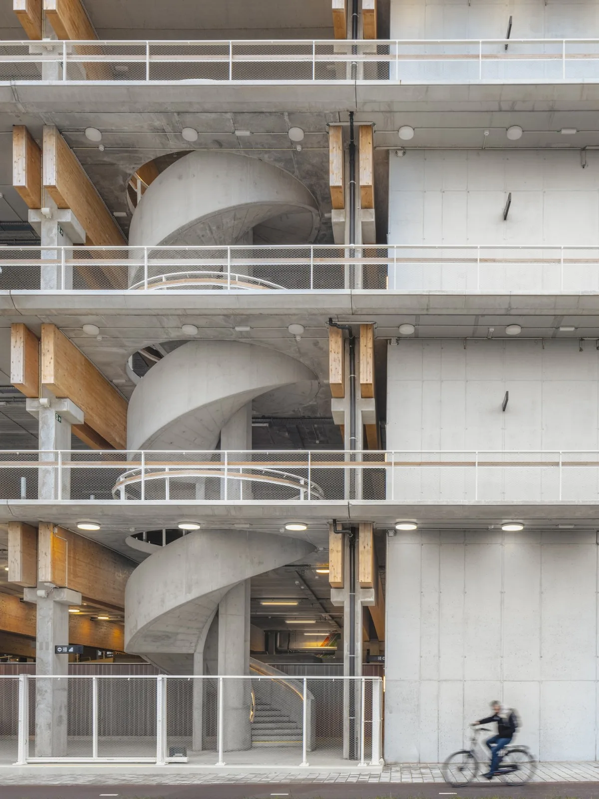 BIM architecture | Park+Ride new model, private transportation+public transportation/HUB