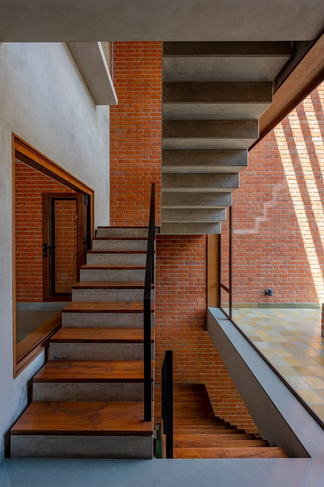 BIM Architecture | Floating Courtyard Residence/TRAANSPACE