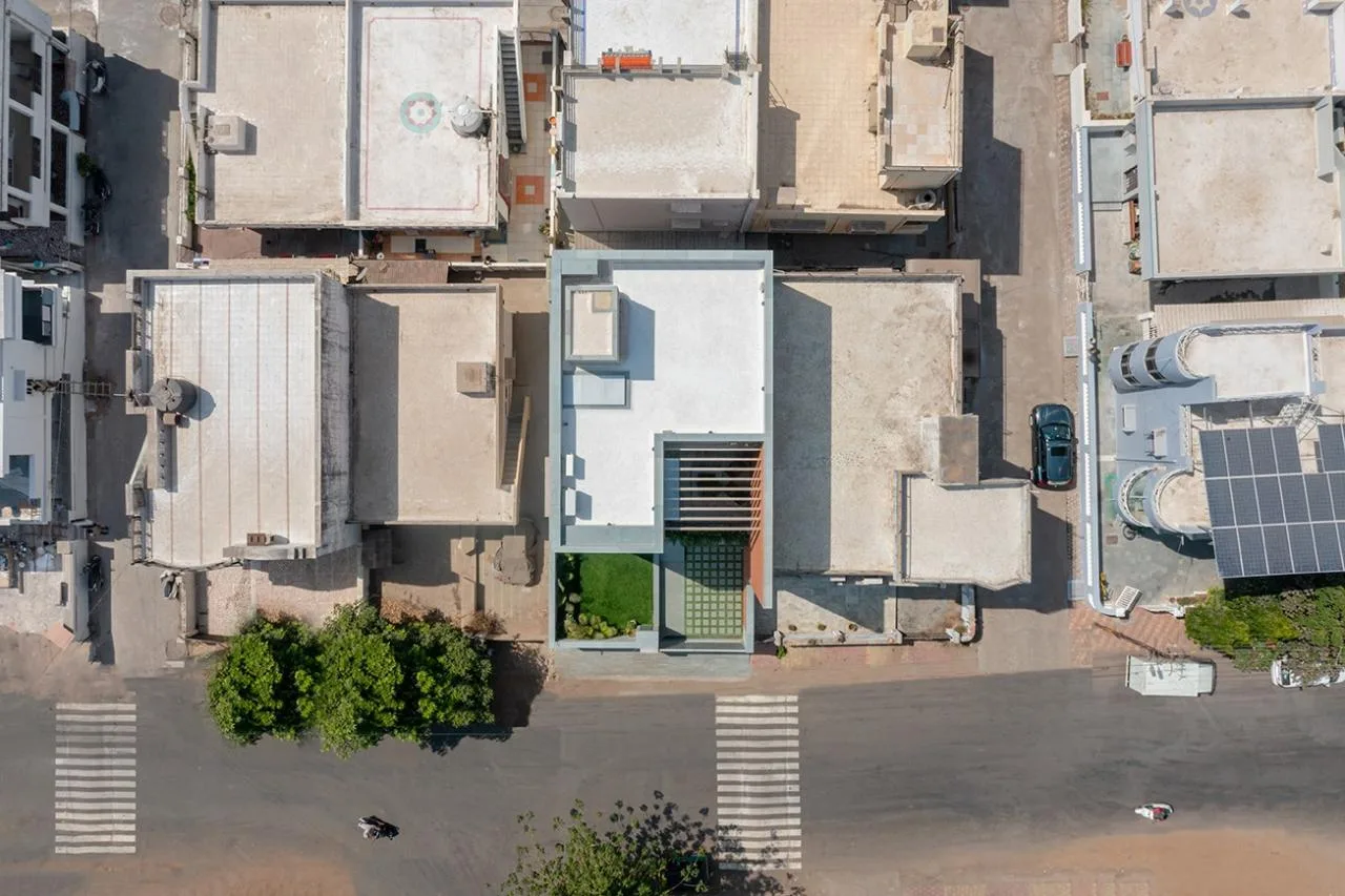 BIM Architecture | Floating Courtyard Residence/TRAANSPACE