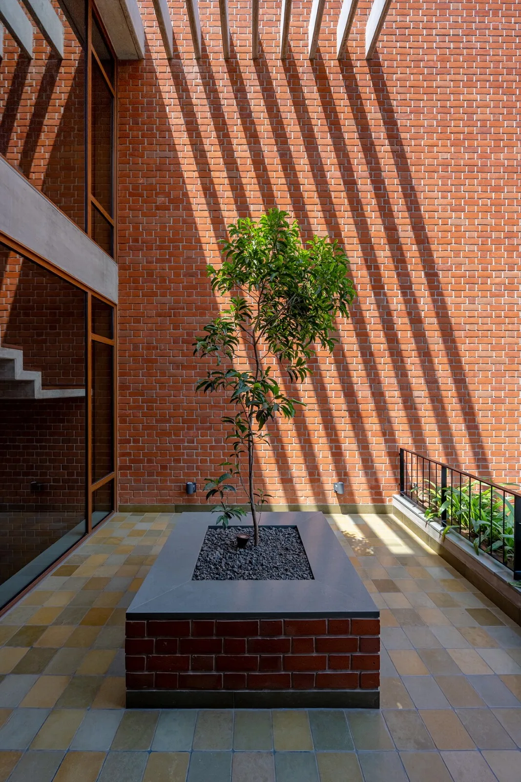 BIM Architecture | Floating Courtyard Residence/TRAANSPACE
