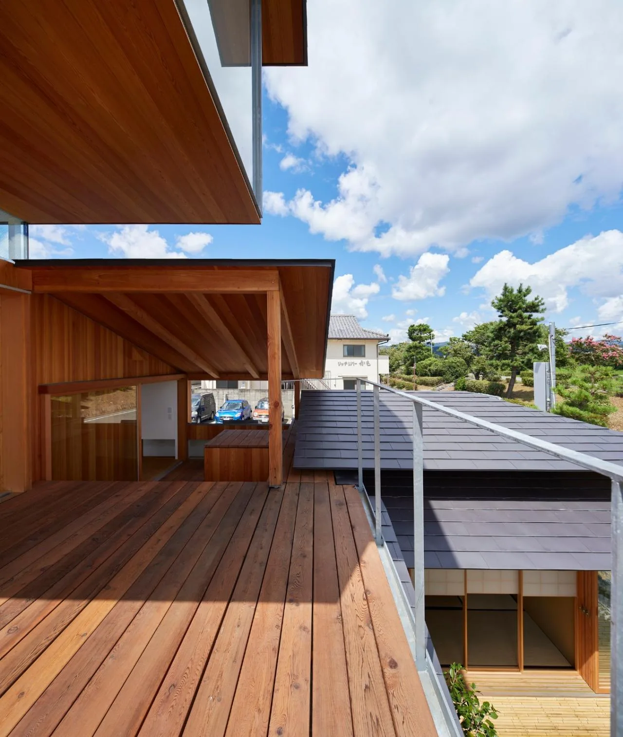 BIM Architecture | Duck House with Overlapping Roofs/Hata Yoyo Architectural Design Firm