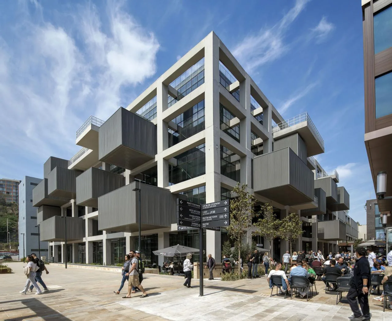 BIM Architecture | Box Out of Concrete Frame, Istanbul Museum of Painting and Sculpture/EAA - Emre Arolat Architecture