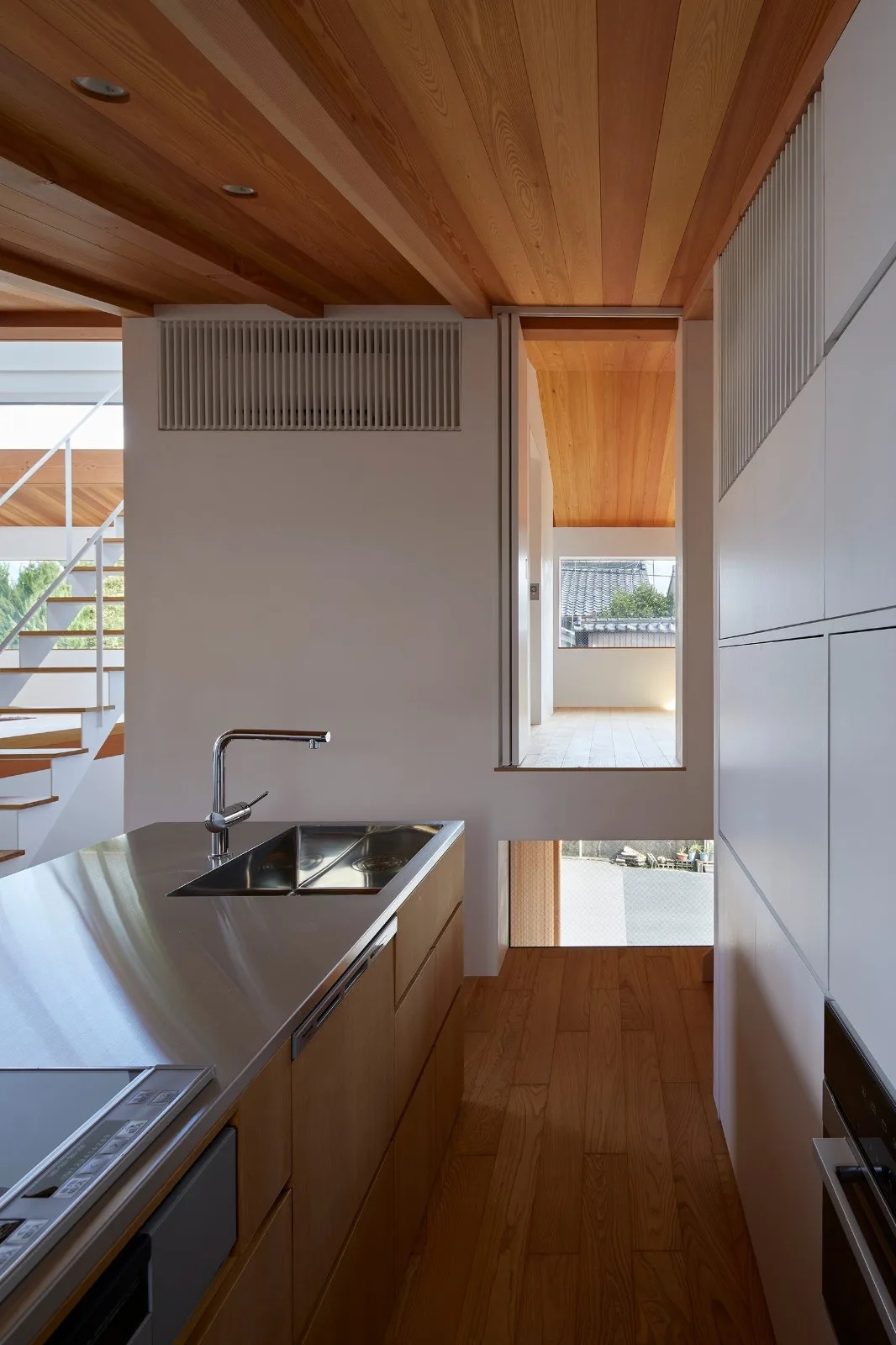 BIM Architecture | Duck House with Overlapping Roofs/Hata Yoyo Architectural Design Firm