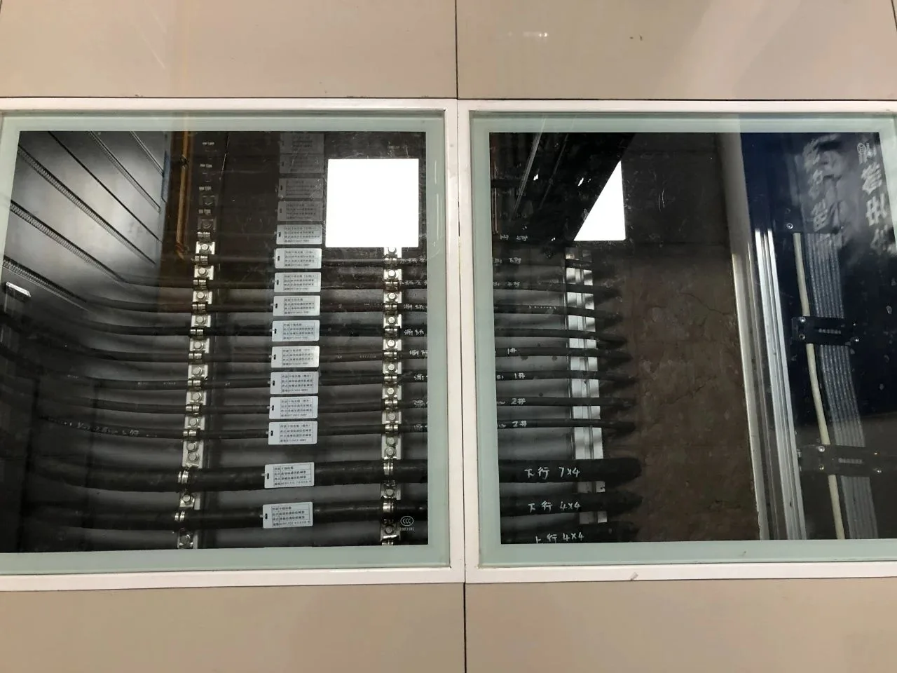 BIM skills | Revit tutorial: How to draw static floor glass panels in a computer room using Revit?