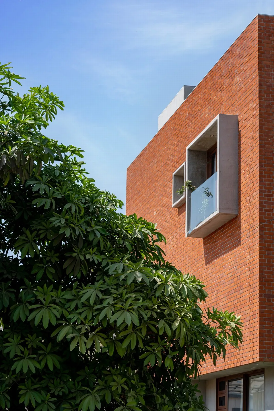 BIM Architecture | Floating Courtyard Residence/TRAANSPACE