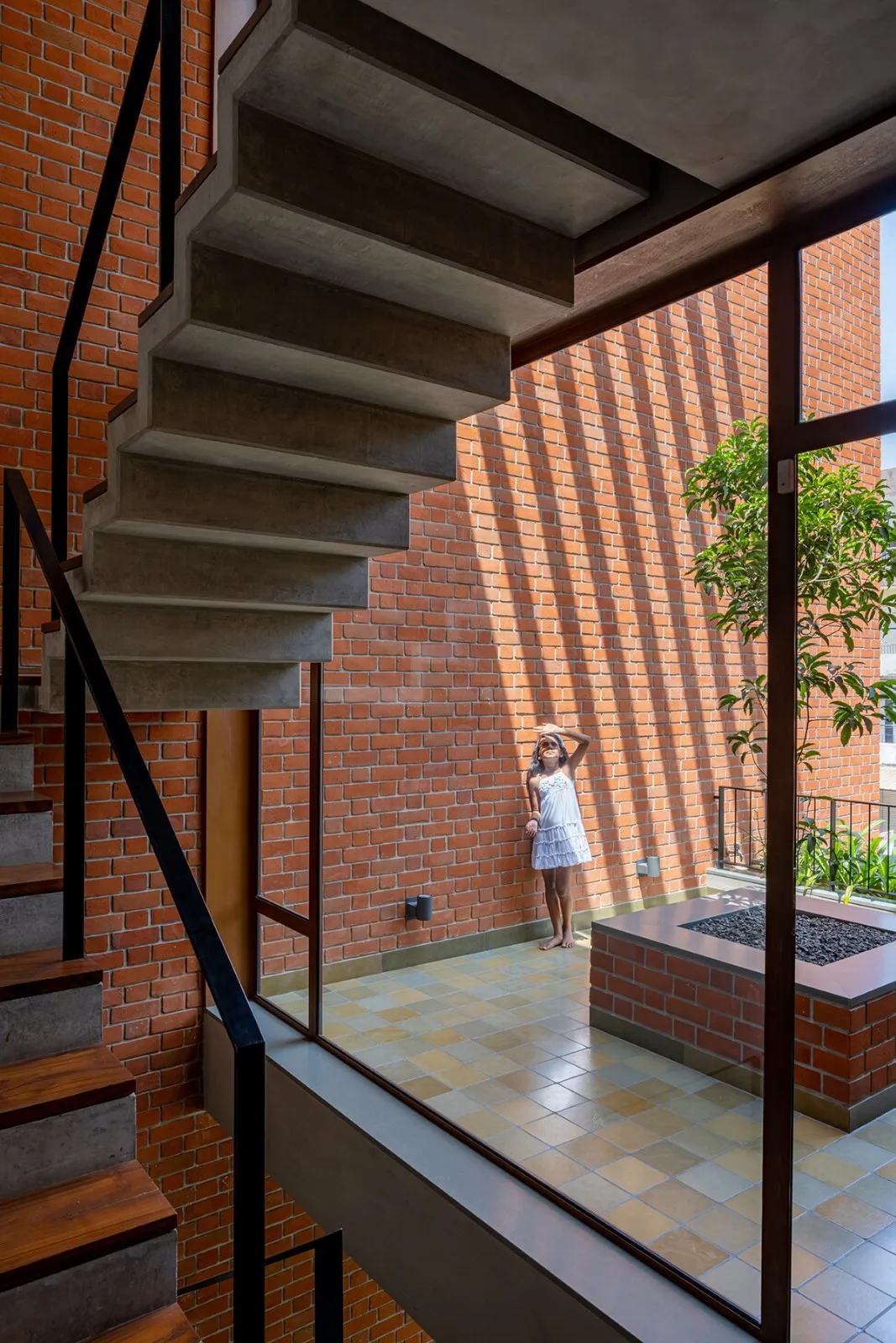 BIM Architecture | Floating Courtyard Residence/TRAANSPACE
