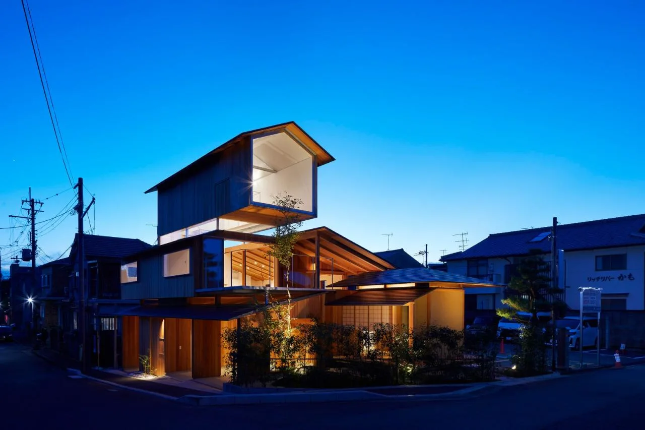 BIM Architecture | Duck House with Overlapping Roofs/Hata Yoyo Architectural Design Firm