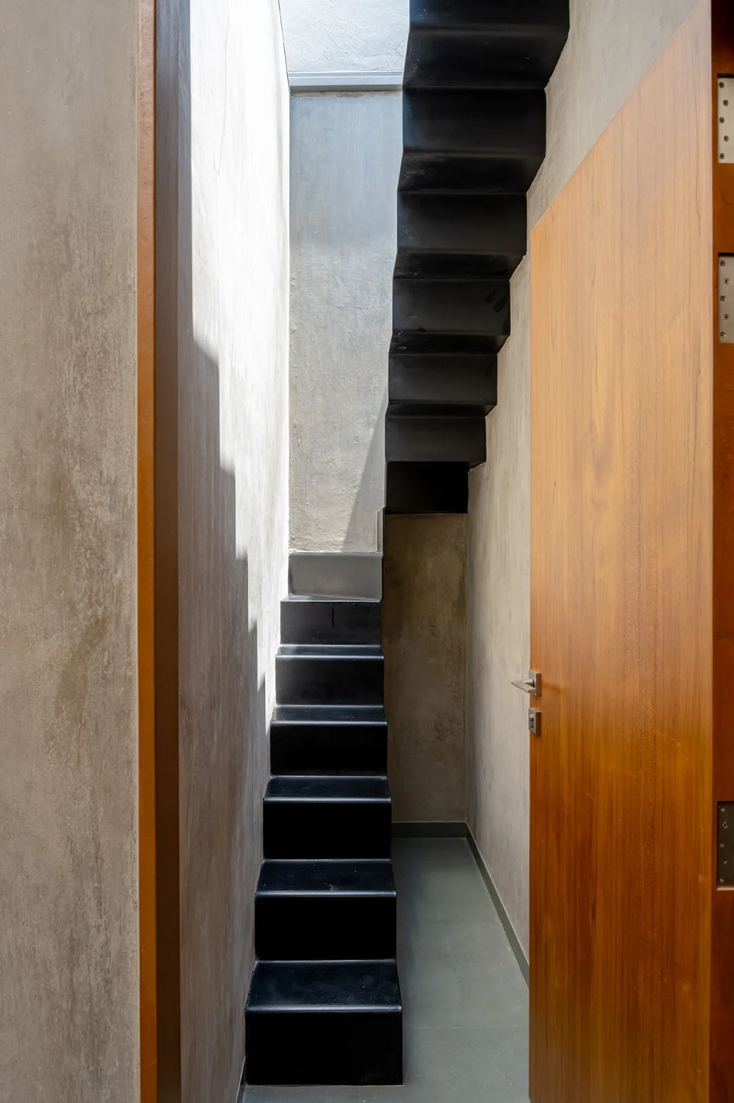 BIM Architecture | Floating Courtyard Residence/TRAANSPACE