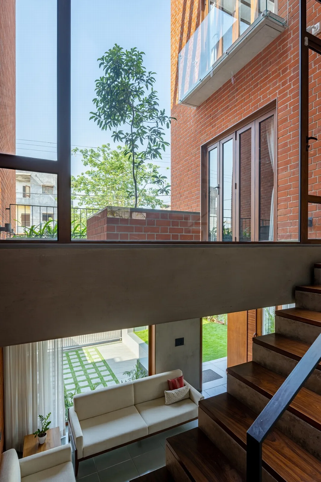 BIM Architecture | Floating Courtyard Residence/TRAANSPACE