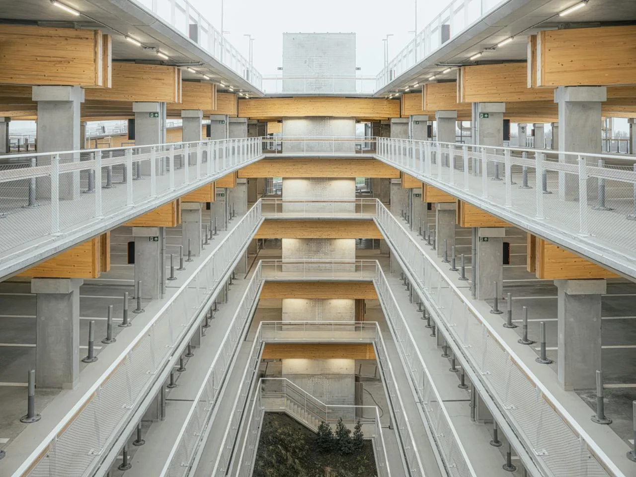 BIM architecture | Park+Ride new model, private transportation+public transportation/HUB