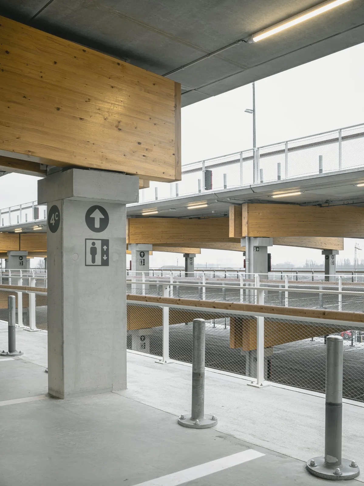 BIM architecture | Park+Ride new model, private transportation+public transportation/HUB