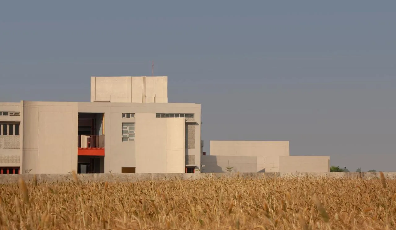 BIM architecture | Campus with walls erected/Kamat& Rozario Architecture