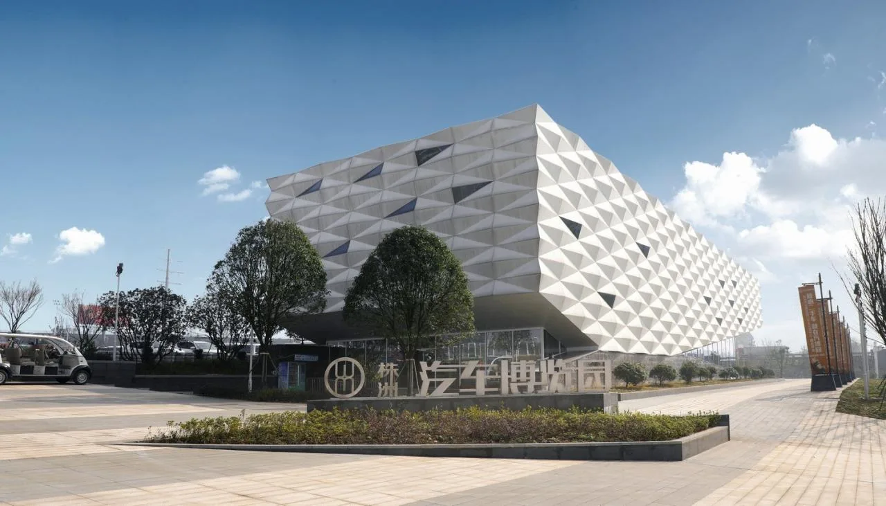 BIM Architecture | Floating Box: Zhuzhou Auto Expo Park Marketing Center/Luo Jin Studio