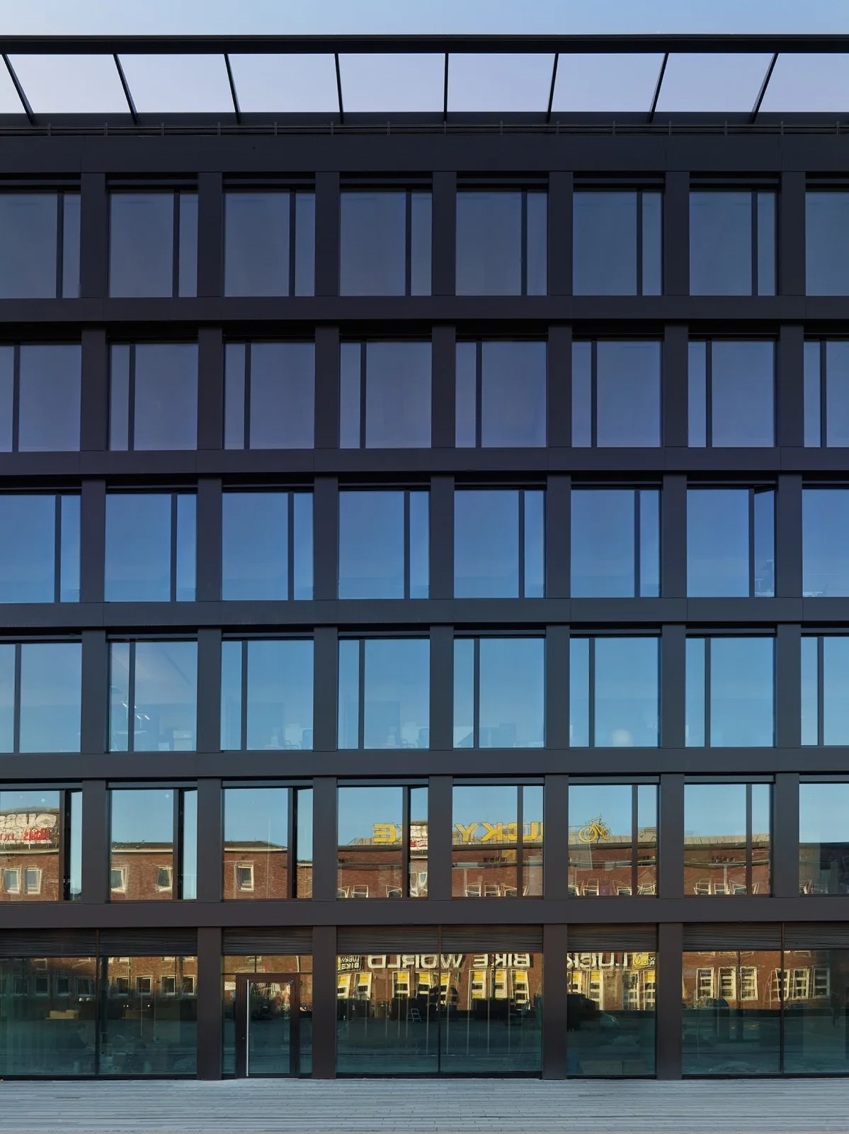BIM Architecture | Mercator One Office Building/Hadi Teherani Architects