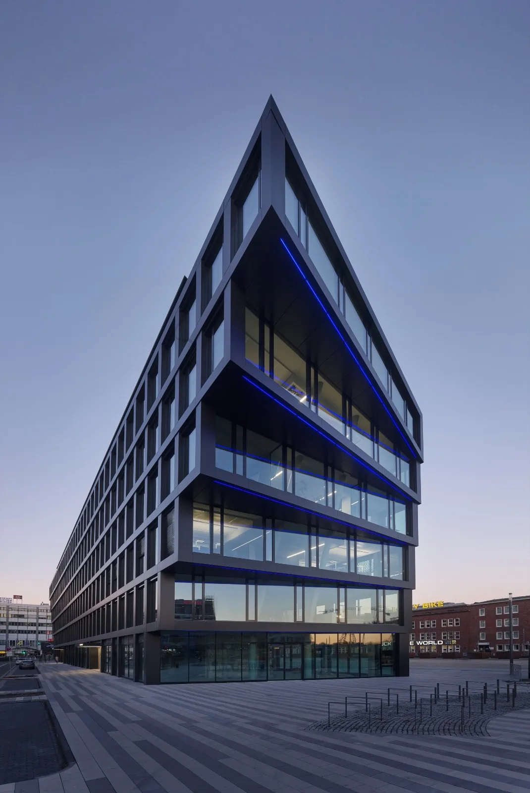 BIM Architecture | Mercator One Office Building/Hadi Teherani Architects
