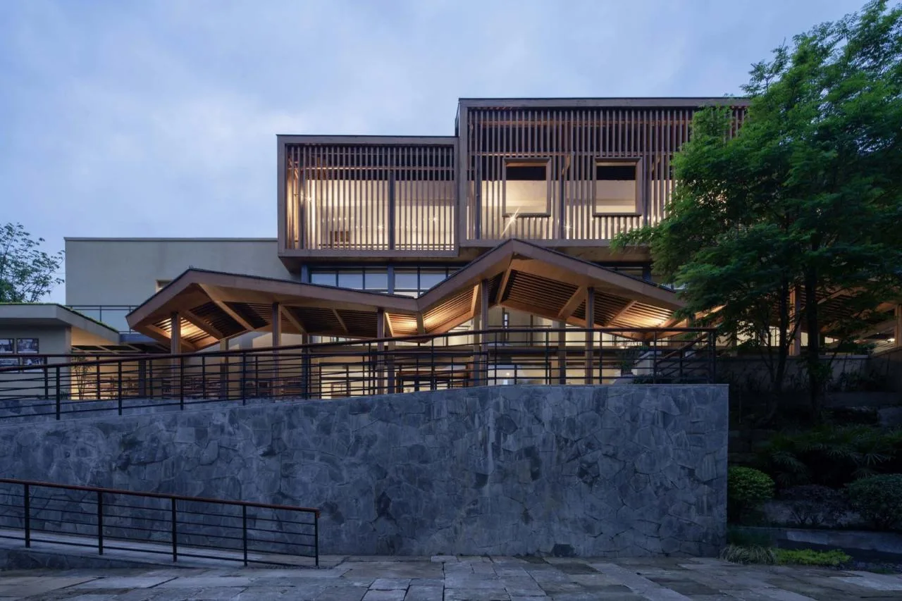 BIM Architecture | Mingyue Lake Shajin Primary School Renovation/Chongqing Yueji Architectural Design Firm