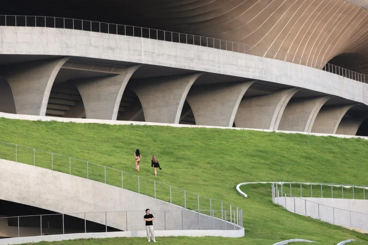 BIM Architecture | Design of the World's Largest Earthly Covered Building Complex: 'Disappearing Stadium'/MAD Ma Yansong