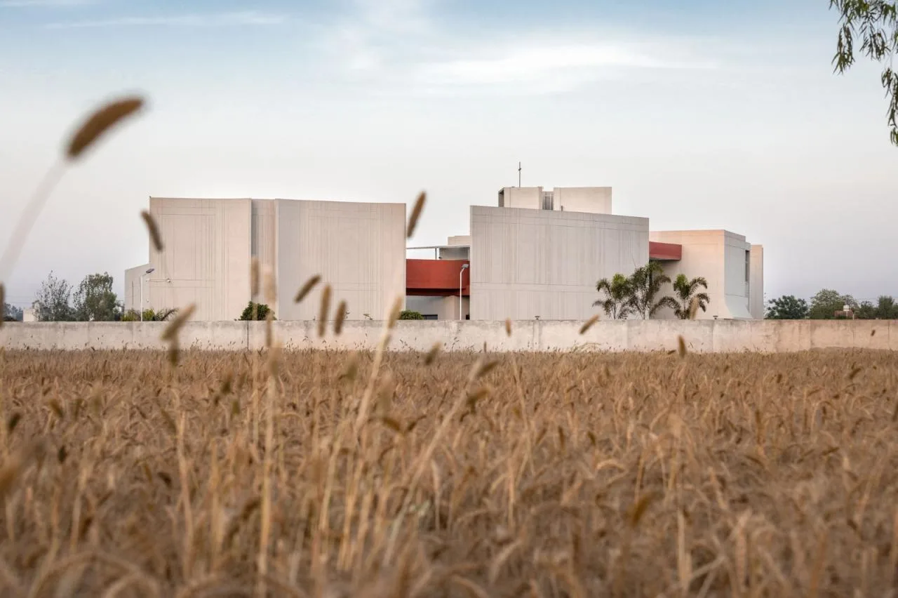 BIM architecture | Campus with walls erected/Kamat& Rozario Architecture