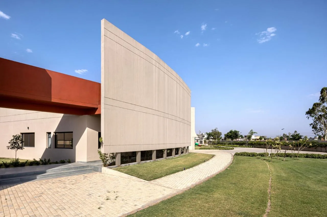BIM architecture | Campus with walls erected/Kamat& Rozario Architecture