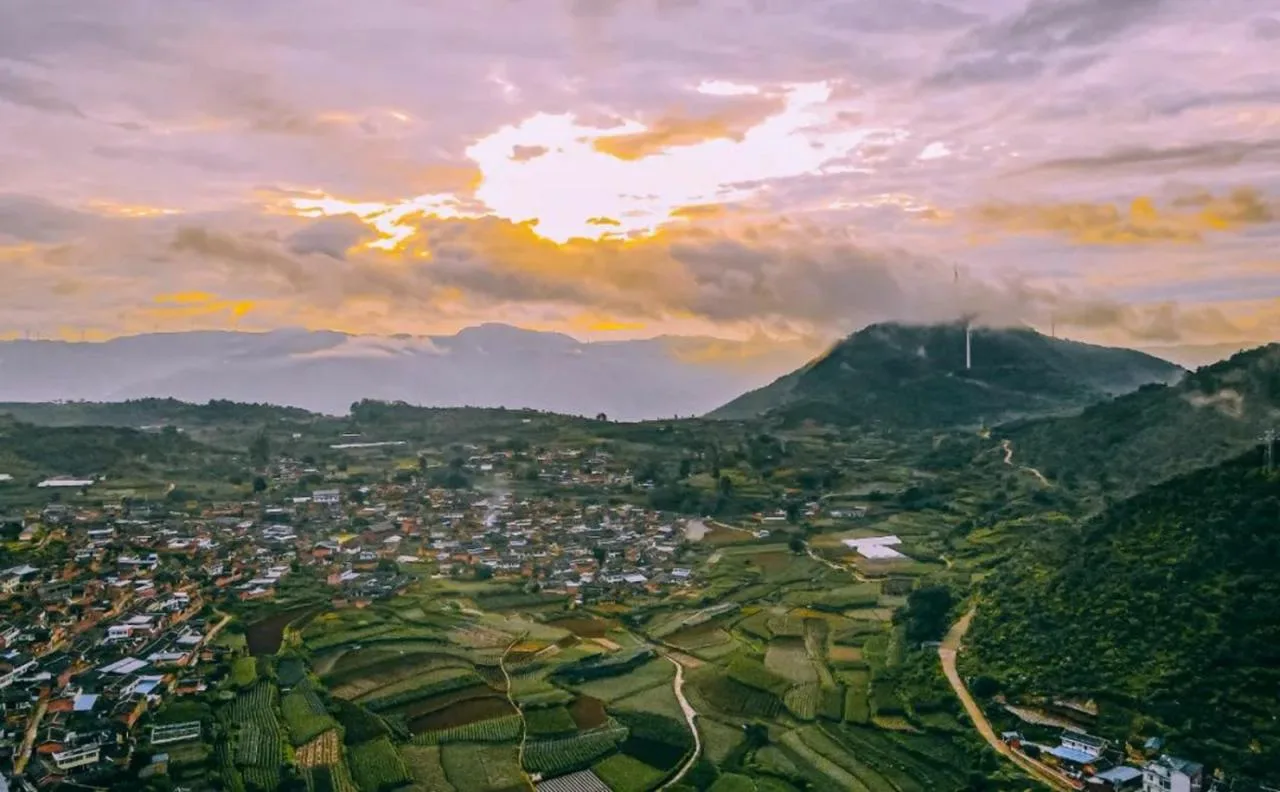 BIM Architecture | Construction: Based on Reality - Hidden Mountain in the Village/Collaborative Construction Society
