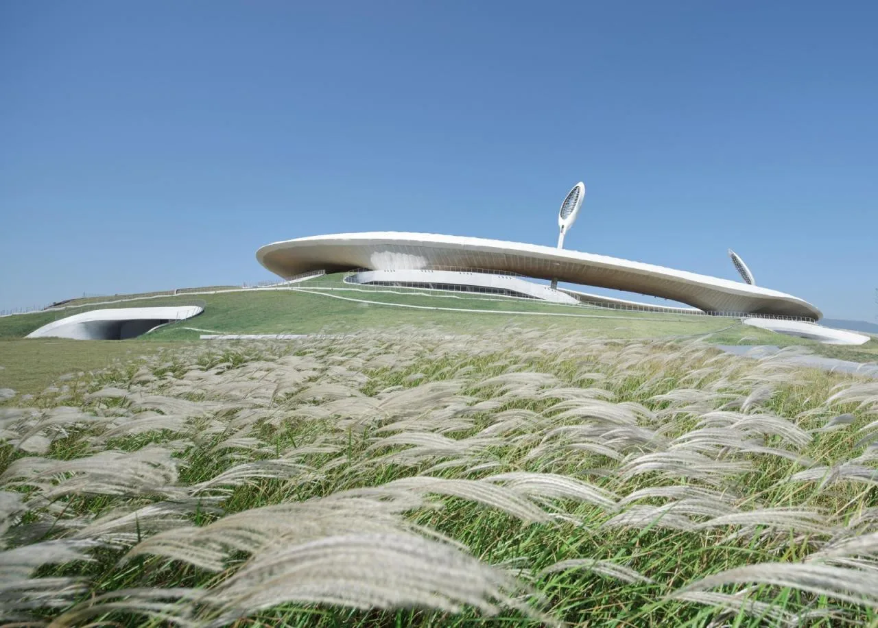 BIM Architecture | Design of the World's Largest Earthly Covered Building Complex: 'Disappearing Stadium'/MAD Ma Yansong