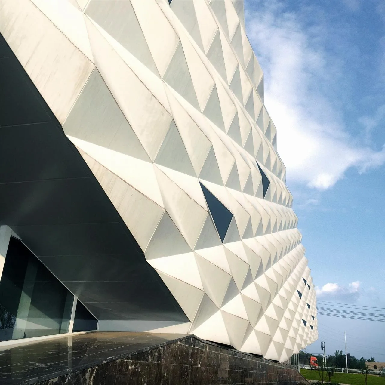 BIM Architecture | Floating Box: Zhuzhou Auto Expo Park Marketing Center/Luo Jin Studio