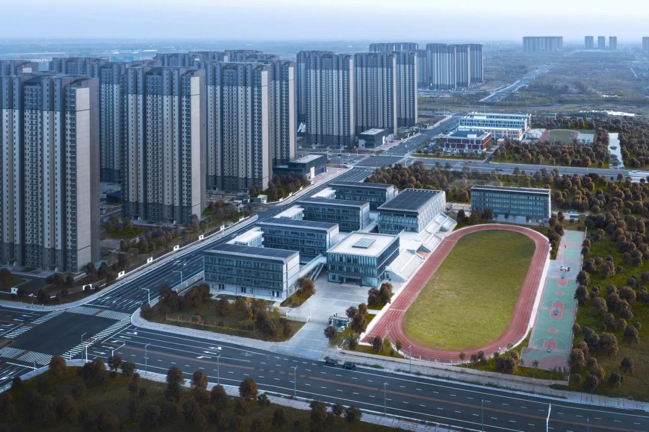 BIM Architecture | Zhengzhou Airport Eighth Resettlement Area Supporting Middle School and Zhengzhou No. 130 Middle School/Shanghai Lianchuang Design Group