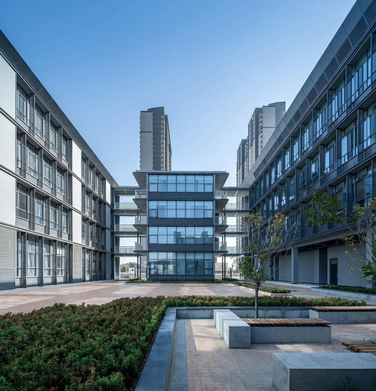 BIM Architecture | Zhengzhou Airport Eighth Resettlement Area Supporting Middle School and Zhengzhou No. 130 Middle School/Shanghai Lianchuang Design Group