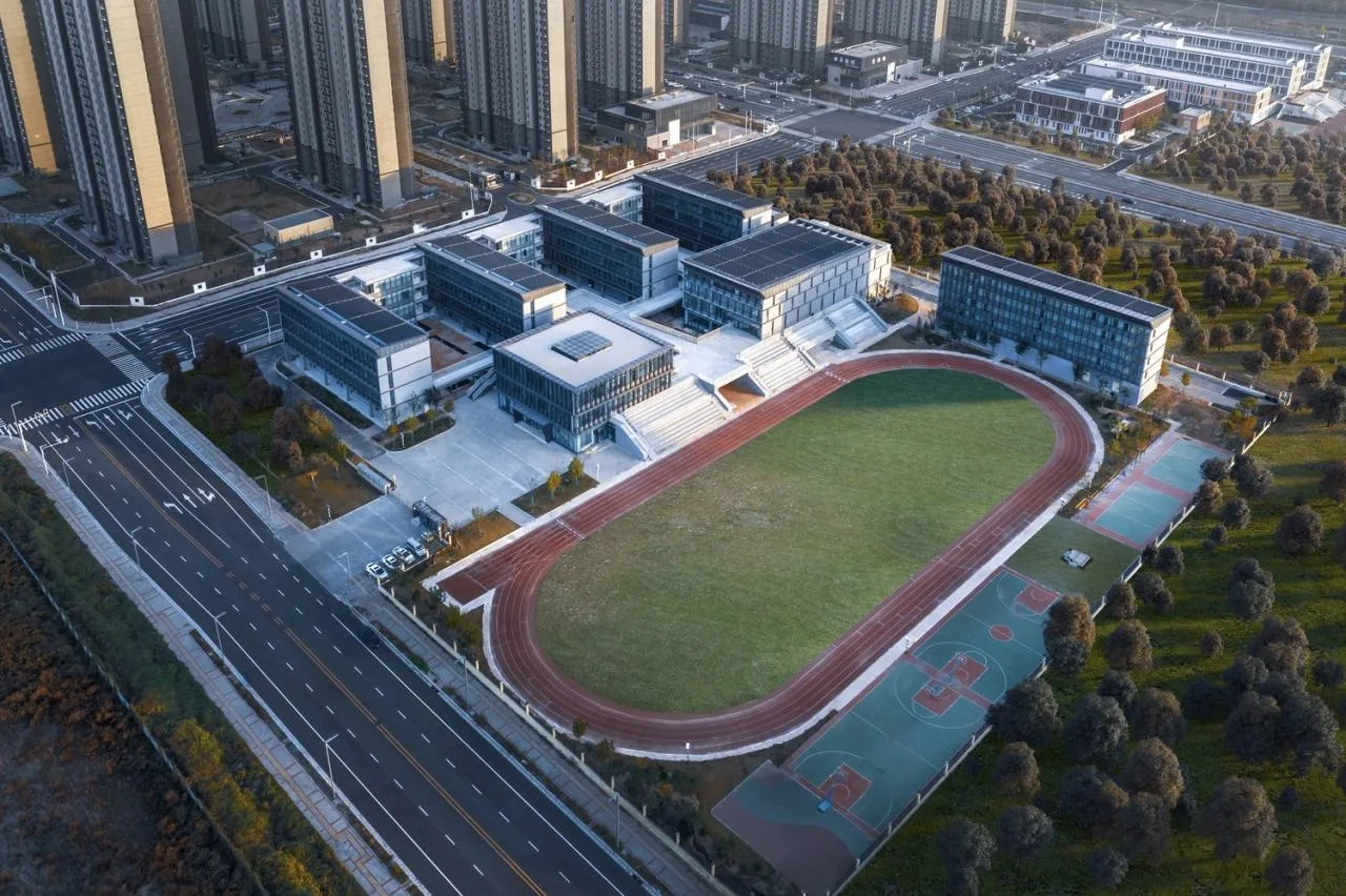 BIM Architecture | Zhengzhou Airport Eighth Resettlement Area Supporting Middle School and Zhengzhou No. 130 Middle School/Shanghai Lianchuang Design Group