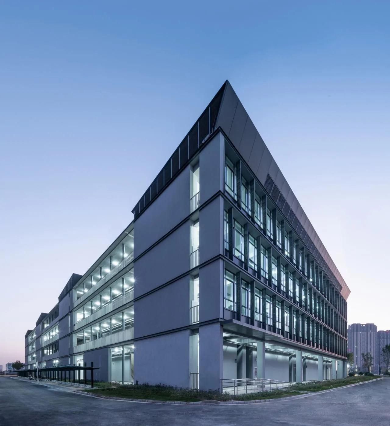 BIM Architecture | Zhengzhou Airport Eighth Resettlement Area Supporting Middle School and Zhengzhou No. 130 Middle School/Shanghai Lianchuang Design Group